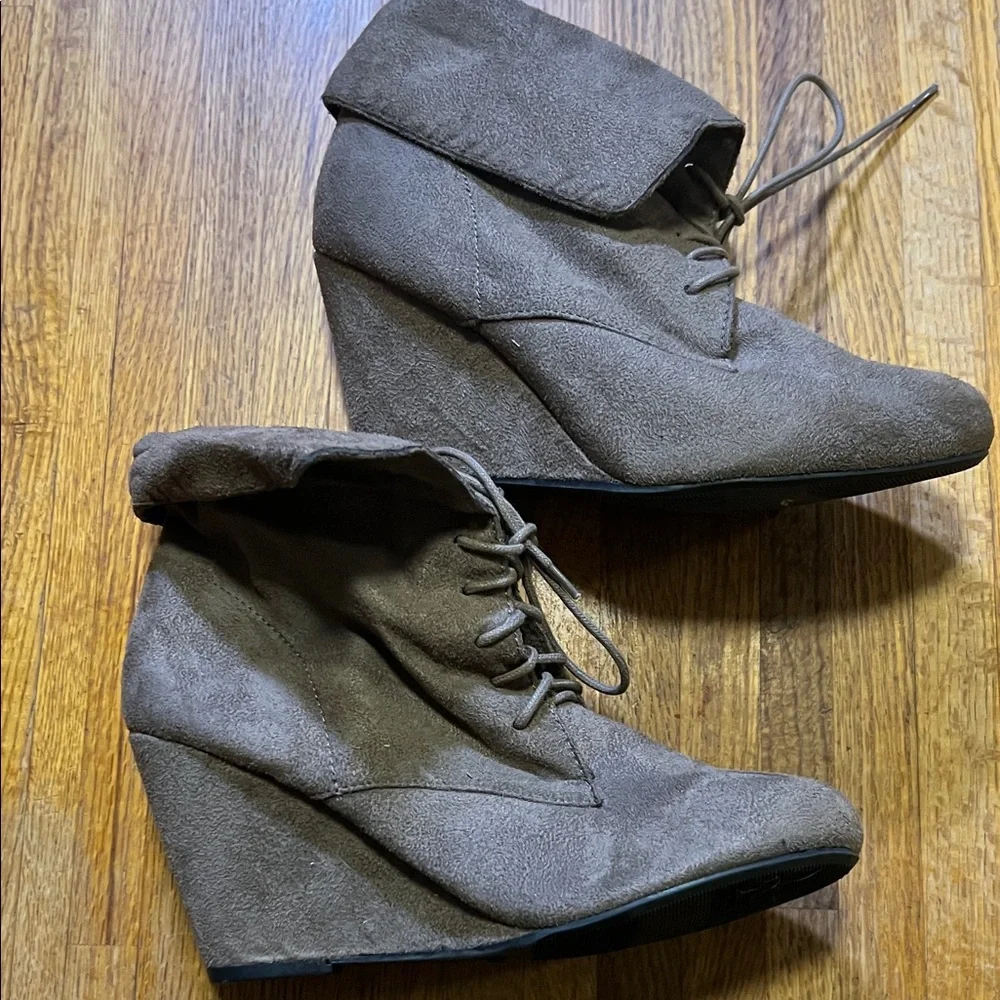 Versona Brown Lace-Up Wedge‎ Boots